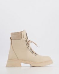 BEŻOWE BOTKI 93832 BEIGE. Brązowe botki Venezia, bez wzorów, ze skóry, bez obcasa, bez zapięcia. Za 229.00 zł.