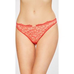 Triumph - Stringi Dream Spotlight. Pomarańczowe stringi Triumph, bez wzorów, z elastanu. W wyprzedaży za 37.90 zł.