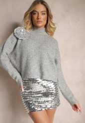 Jasnoszary Golf z Wełną o Kroju Oversize z Kwiatem 3D i Cekinami Zolimi. Szare swetry Renee, l, z aplikacjami, z wełny, eleganckie, bez ramiączek. W wyprzedaży za 63.99 zł.