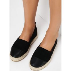 Czarne Espadryle Kapanadze. Czarne espadryle Born2be, bez wzorów, boho, z okrągłym noskiem, bez obcasa, na płaskiej podeszwie. W wyprzedaży za 69.99 zł.