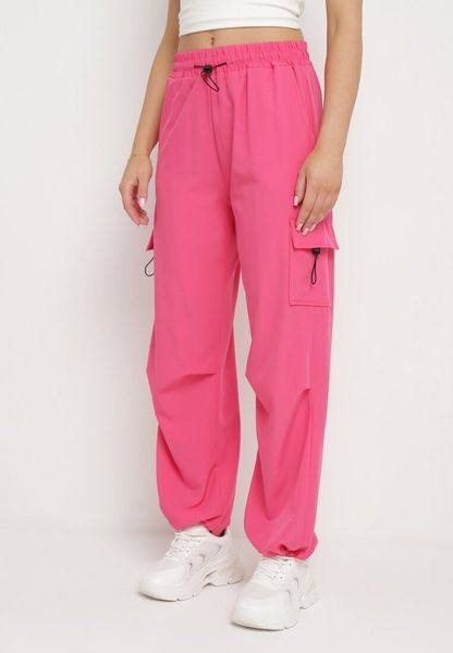 Fuksjowe Spodnie z Gumką w Pasie z Kieszeniami Typu Cargo i Nogawkami ze Ściągaczami Fiorenella. Czerwone jeansy Born2be, l, bez wzorów, z jeansu, eleganckie. Za 49.99 zł.