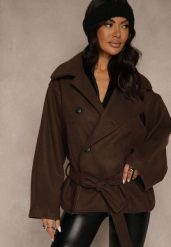 Brązowy Pudełkowy Krótki Płaszcz z Wiskozą z Wiązanym Paskiem i Kołnierzykiem Tusainea. Brązowe płaszcze Renee, bez wzorów, z dzianiny, bez kaptura. Za 179.99 zł.