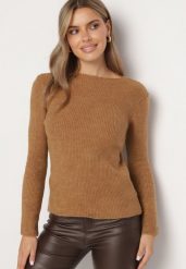 Brązowy Sweter w Klasycznym Stylu z Dekoltem w Łódkę Zinvirra. Brązowe swetry Born2be, na zimę, m, bez wzorów, klasyczne, bez ramiączek. W wyprzedaży za 67.99 zł.