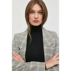 Armani Exchange marynarka jednorzędowa wzorzysta. Marynarki i żakiety Armani Exchange, bez wzorów, klasyczne, bez ramiączek. W wyprzedaży za 619.99 zł.