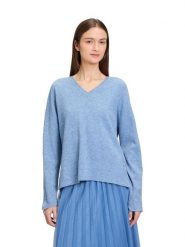 BETTY & CO Sweter w kolorze błękitnym rozmiar: 44. Niebieskie swetry Betty & Co, bez wzorów, bez ramiączek. Za 134.95 zł.