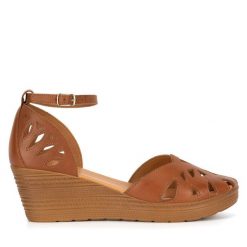 Półbuty Lasocki. Brązowe czółenka Lasocki, bez wzorów, bez obcasa, na koturnie. Za 169.99 zł.