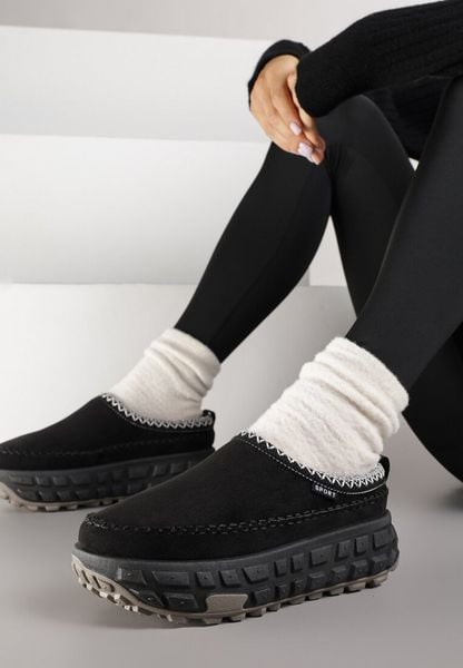 Czarne Niskie Śniegowce na Grubej Tłoczonej Podeszwie Arevire. Czarne śniegowce Born2be, bez wzorów, z jeansu, bez zapięcia. Za 89.99 zł.