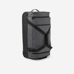 Torba podróżna na kółkach Kipsta Essential 70 l. Czarne torby podróżne Decathlon, bez wzorów. Za 249.99 zł.
