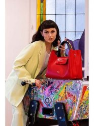 Victor & Hugo Paris Skórzana torebka "Ana" w kolorze czerwonym - 35 x 27 x 13,5 cm rozmiar: onesize. Czerwone torebki klasyczne Victor & Hugo Paris, bez wzorów, z materiału, na ramię, bez dodatków. Za 448.99 zł.