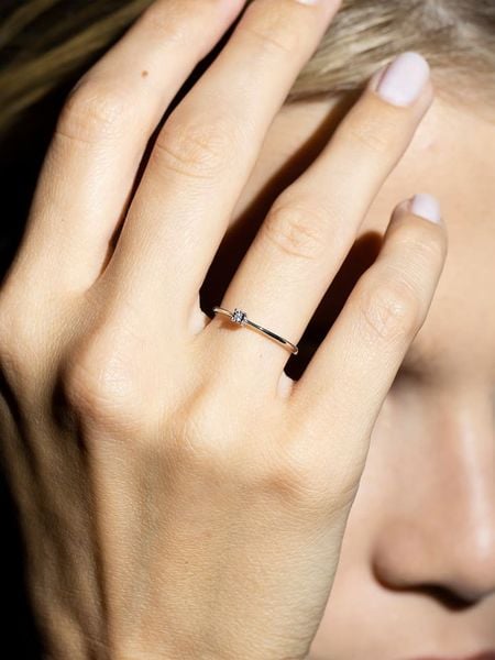 DIAMANTA Złoty pierścionek "Pure" z diamentem rozmiar: 54. Szare pierścionki DIAMANTA, z diamentem, złote. Za 658.88 zł.