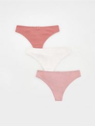 Majtki typu stringi 3 pack - różowy. Czerwone stringi Reserved, bez wzorów. Za 49.99 zł.