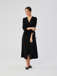Stylove Sukienka w kolorze czarnym rozmiar: XXL. Czarne sukienki Stylove, na co dzień, xxl, bez wzorów, z tkaniny, bez kołnierzyka, bez ramiączek, maxi, proste. Za 372.95 zł.