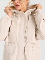 Kurtka parka z kapturem i kieszeniami z twillu - kremowy. Białe kurtki Sinsay, l, bez wzorów, z kapturem. Za 119.99 zł.