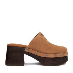 Klapki Guess Jeans. Brązowe klapki Guess Jeans, z aplikacjami, z jeansu, bez obcasa, bez zapięcia. Za 359.99 zł.
