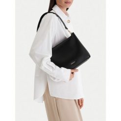 Torebka MEXX. Czarne torebki klasyczne Mexx, bez wzorów, klasyczne, bez dodatków. Za 179.99 zł.