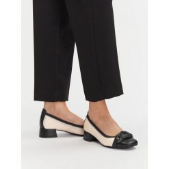 Czółenka Hispanitas. Białe czółenka Hispanitas, bez wzorów, bez obcasa, bez zapięcia. Za 332.99 zł.