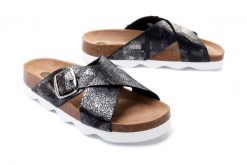 DR. BRINKMANN 700114-01 schwarz, klapki profilaktyczne. Czarne klapki Dr. Brinkmann, bez wzorów, bez obcasa, bez zapięcia. Za 209.90 zł.
