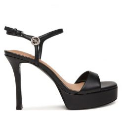 Sandały Guess. Czarne sandały Guess, z aplikacjami, bez obcasa, na szpilce, bez zapięcia. Za 719.99 zł.