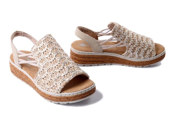 RIEKER 62741-60 beige, sandały damskie. Brązowe sandały Rieker, bez wzorów, bez obcasa, na koturnie, bez zapięcia. Za 319.90 zł.