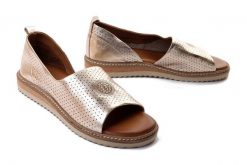 ARTIKER RELAKS 52C0806 złoty, sandały damskie. Żółte sandały Artiker Relaks, bez wzorów, ze skóry, bez obcasa, na obcasie, bez zapięcia. Za 259.90 zł.