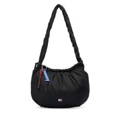 Torebka Tommy Jeans. Czarne torebki klasyczne Tommy Jeans, bez wzorów, z jeansu, klasyczne, bez dodatków. Za 449.99 zł.