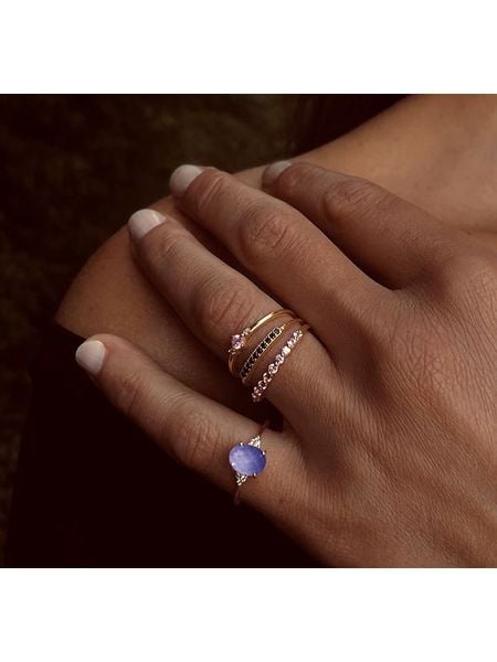 Les Petites Précieuses Pozłacany pierścionek z cyrkoniami i kwarcem rozmiar: 58. Niebieskie pierścionki Les Petites Précieuses, z cyrkonią, pozłacane. Za 158.47 zł.