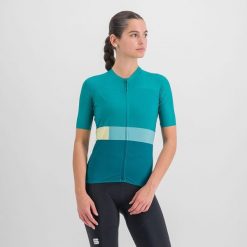 Koszulka rowerowa damska Sportful Snap. Niebieskie t-shirty sportowe SPORTFUL, m, bez wzorów, z elastanu, bez ramiączek, rowerowe. Za 229.99 zł.