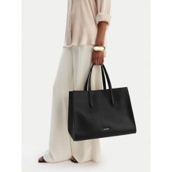 Torebka GINO ROSSI. Czarne torebki klasyczne Gino Rossi, bez wzorów, klasyczne, bez dodatków. Za 559.99 zł.