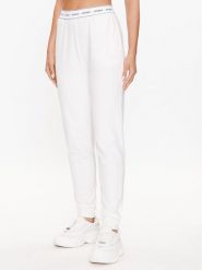 Guess Spodnie piżamowe O3YB00 KBS91 Biały Regular Fit. Białe piżamy Guess, l, z aplikacjami, z bawełny, bez kołnierzyka, bez ramiączek. Za 139.99 zł.