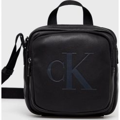 Calvin Klein Jeans saszetka kolor czarny. Czarne nerki i saszetki Calvin Klein Jeans, bez wzorów, z jeansu, bez dodatków. Za 339.99 zł.
