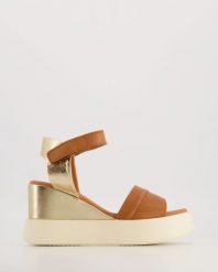SANDAŁY NA KOTURNIE 427034-COCO-GOLD. Sandały Venezia, bez wzorów, ze skóry, bez obcasa, na koturnie, bez zapięcia. Za 279.00 zł.