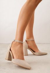 Ciemnobeżowe Czółenka z Imitacji Zamszu na Słupku z Noskiem w Szpic Violetto. Brązowe czółenka Born2be, bez wzorów, z jeansu, biznesowe, bez obcasa, na słupku, bez zapięcia. Za 89.99 zł.