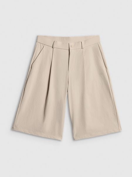 4F Spodenki casual damskie - kremowe M. Białe szorty 4f, bez wzorów, z tkaniny, z podwyższonym stanem. Za 169.99 zł.