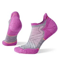 Skarpety Biegowe Damskie Smartwool Run Targeted Cushion Low Ankle Socks. Czerwone skarpetki Smartwool, bez wzorów. Za 87.37 zł.