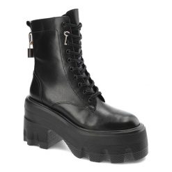Czarne Botki Carinii Eleganckie Obuwie Damskie. Czarne botki Carinii, bez wzorów, ze skóry, eleganckie, bez obcasa, bez zapięcia. Za 639.00 zł.