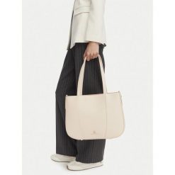 Torebka Beverly Hills Polo Club. Białe torebki klasyczne Beverly Hills Polo Club, bez wzorów, klasyczne, bez dodatków. Za 219.99 zł.