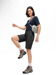 Maier Sports Szorty funkcyjne "Inara" w kolorze czarnym rozmiar: 34. Czarne szorty sportowe Maier Sports, bez wzorów, z materiału, outdoorowe. Za 201.08 zł.
