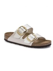 Birkenstock Klapki "Arizona Big Buckle" w kolorze białym rozmiar: 39. Białe klapki Birkenstock, bez wzorów, klasyczne, z otwartym noskiem, bez obcasa, bez zapięcia. Za 424.15 zł.
