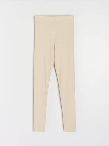 Prążkowane legginsy z gumką w pasie - kremowy. Białe legginsy Sinsay, bez wzorów, prążkowane. Za 29.99 zł.