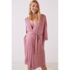 Women'secret szlafrok Maternity kolor różowy. Czerwone szlafroki damskie women'secret, l, bez wzorów, z koronki, bez ramiączek. W wyprzedaży za 134.99 zł.