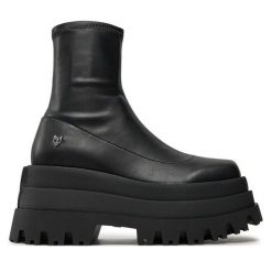 Botki Naked Wolfe. Czarne botki Naked Wolfe, bez wzorów, bez obcasa, na koturnie, bez zapięcia. Za 899.99 zł.