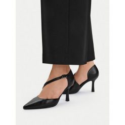 Szpilki JENNY. Czarne szpilki Jenny, bez wzorów, bez obcasa, na szpilce, bez zapięcia. Za 129.99 zł.