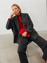 Klasyczny żakiet dwurzędowy oversize - czarny. Czarne marynarki i żakiety Sinsay, l, bez wzorów, klasyczne, bez ramiączek. Za 79.99 zł.