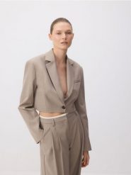 Krótka marynarka - beżowy. Brązowe marynarki i żakiety Reserved, l, bez wzorów, z tkaniny, bez ramiączek. W wyprzedaży za 159.99 zł.