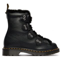 Trapery Dr. Martens. Czarne traperki Dr Martens, bez wzorów, bez obcasa, bez zapięcia. Za 989.99 zł.