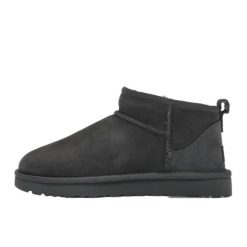 Buty do chodzenia dla dorosłych UGG Classic Ultra Mini Boot Grey. Szare buty sportowe lifestyle UGG, bez wzorów, sportowe, bez zapięcia. Za 769.00 zł.