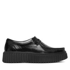 Półbuty Clarks. Czarne półbuty wsuwane Clarks, bez wzorów, bez obcasa, na płaskiej podeszwie. Za 529.99 zł.