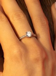 OR ÉCLAT Złoty pierścionek "Brillant" z cyrkoniami rozmiar: 52. Szare pierścionki Or Éclat, z cyrkonią, złote. Za 1,261.99 zł.