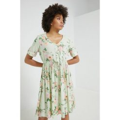Pieces sukienka kolor zielony mini rozkloszowana. Zielone sukienki Pieces, l, bez wzorów, z tkaniny, bez kołnierzyka, bez ramiączek, mini, rozkloszowane. W wyprzedaży za 99.99 zł.