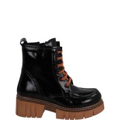 LAKIEROWANE BOTKI 633317 BLACK. Czarne botki Venezia, bez wzorów, z lakierowanej skóry, bez obcasa, bez zapięcia. Za 299.00 zł.